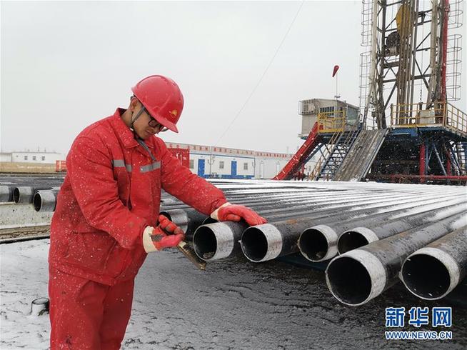 （走基層 聽民聲&middot;圖文互動(dòng)）（2）&ldquo;條件進(jìn)步了，好作風(fēng)沒變&rdquo;&mdash;&mdash;記者夜守大慶油田1205鉆井隊(duì)