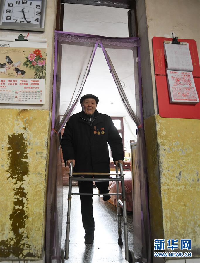 （新華全媒頭條&middot;圖文互動(dòng)）（1）英雄無言&mdash;&mdash;95歲老黨員張富清的本色人生