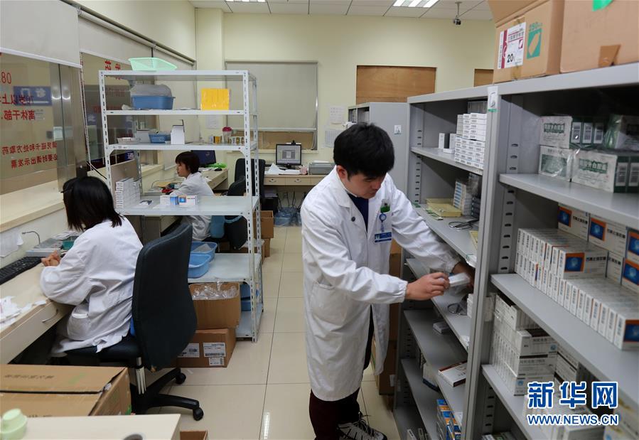 （新華全媒頭條&middot;圖文互動(dòng)）（1）一粒藥片牽動(dòng)萬(wàn)人心，藥品集中采購(gòu)給你我省了多少？