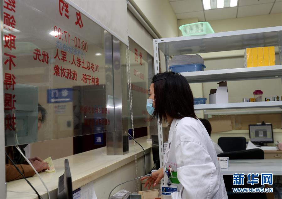 （新華全媒頭條&middot;圖文互動(dòng)）（4）一粒藥片牽動(dòng)萬(wàn)人心，藥品集中采購(gòu)給你我省了多少？