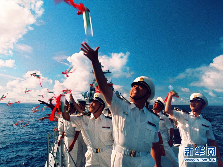 （新華全媒頭條&middot;人民海軍70年&middot;圖文互動）（1）向海圖強(qiáng)春潮涌&mdash;&mdash;黨中央、中央軍委和習(xí)主席關(guān)心人民海軍建設(shè)發(fā)展紀(jì)實(shí)