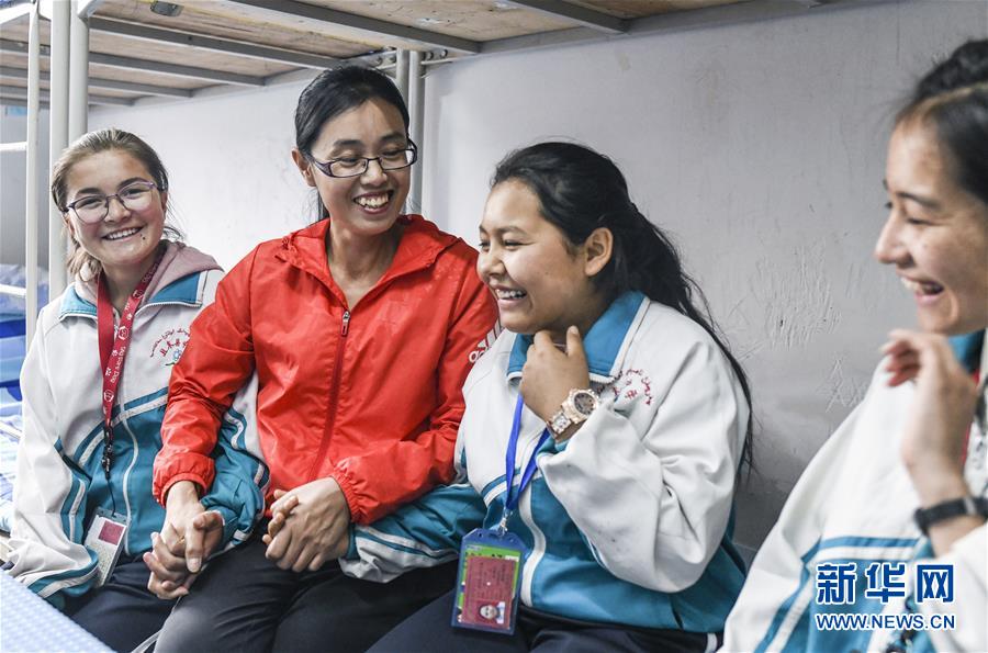 （新華全媒頭條&middot;圖文互動）（5）大漠小城的別樣青春&mdash;&mdash;記內(nèi)地青年學(xué)子扎根新疆且末教書育人