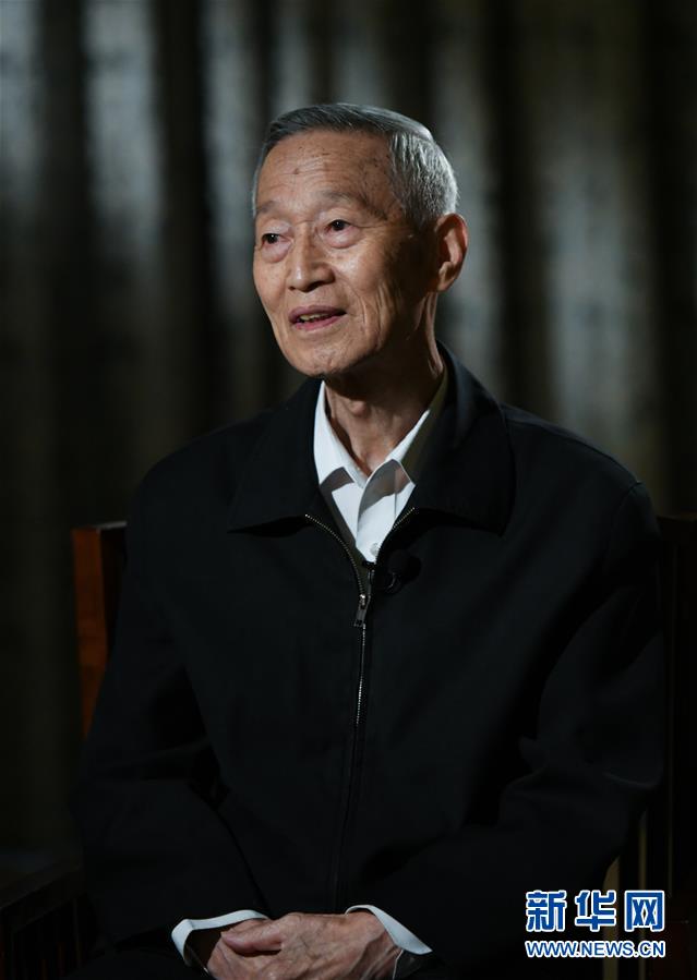 （新華全媒頭條&middot;時(shí)代先鋒&middot;圖文互動(dòng)）（1）傳奇的英雄 無悔的忠誠(chéng)&mdash;&mdash;記刑偵痕跡檢驗(yàn)專家崔道植