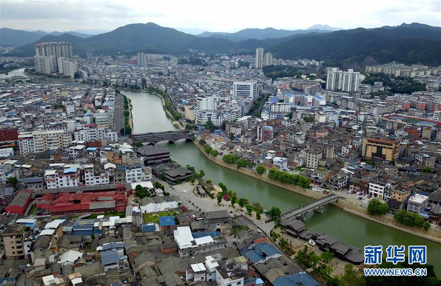 （新華全媒頭條&middot;不忘初心、牢記使命&mdash;&mdash;記者再走長征路&middot;圖文互動）（3）風(fēng)展紅旗如畫&mdash;&mdash;來自長征出發(fā)地長汀、寧化的紅色信仰報告 