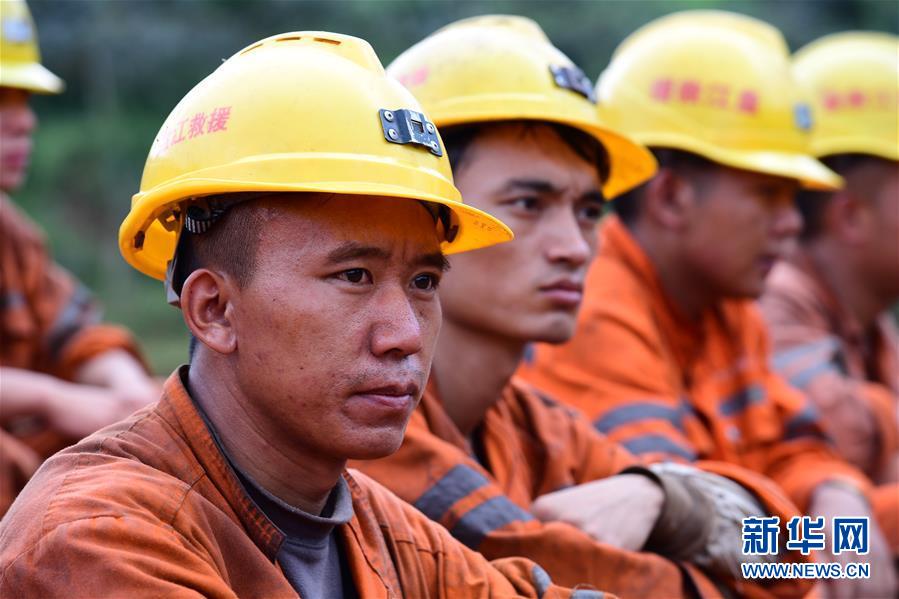 （新華全媒頭條&middot;圖文互動(dòng)）（8）有一絲希望，就盡百倍努力&mdash;&mdash;貴州水城&ldquo;7&middot;23&rdquo;特大山體滑坡72小時(shí)救援紀(jì)實(shí)