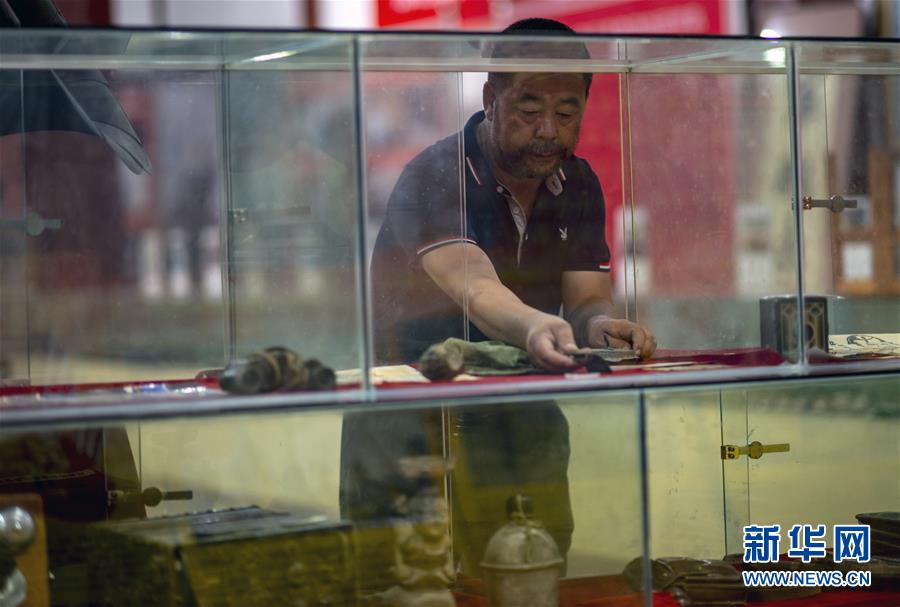 （壯麗70年&middot;奮斗新時代&mdash;&mdash;記者再走長征路&middot;圖文互動）（1）赤子心紅色情&mdash;&mdash;潘庭宏的紅色收藏之路