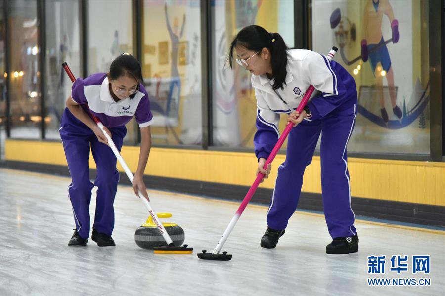 （體育&middot;圖文互動）（4）（在習(xí)近平新時代中國特色社會主義思想指引下&mdash;&mdash;新時代新作為新篇章&middot;總書記關(guān)心的百姓身邊事）奔跑吧，少年！&mdash;&mdash;體育讓孩子們插上強(qiáng)壯的翅膀（配本社同題文字稿）