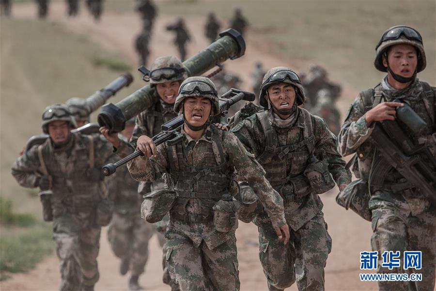 （新華全媒頭條·圖文互動）（13）沿著中國特色強(qiáng)軍之路闊步前進(jìn)——黨中央、中央軍委領(lǐng)導(dǎo)推進(jìn)國防和軍隊(duì)建設(shè)70年紀(jì)實(shí)