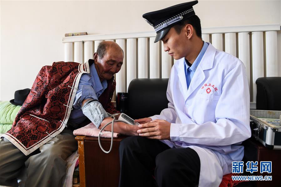 （愛國情 奮斗者&middot;圖文互動(dòng)）（4）印刻在戈壁上的名字