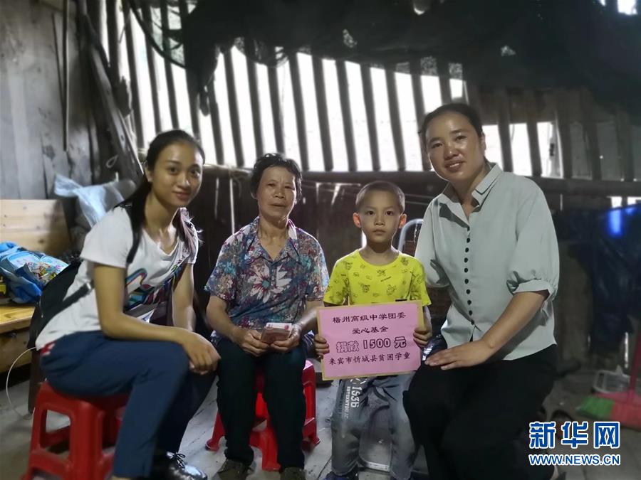 （圖文互動）（3）&ldquo;擔起山里娃沉甸甸的夢想&rdquo;&mdash;&mdash;記廣西大石山區(qū)小學(xué)教師蒙曉梅