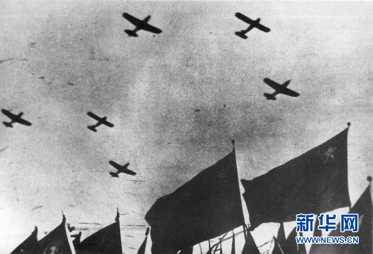 （新華全媒頭條&middot;人民空軍70年&middot;圖文互動(dòng)）（1）陽光照耀奮飛的航程&mdash;&mdash;黨中央、中央軍委和習(xí)主席關(guān)心人民空軍建設(shè)發(fā)展紀(jì)實(shí)