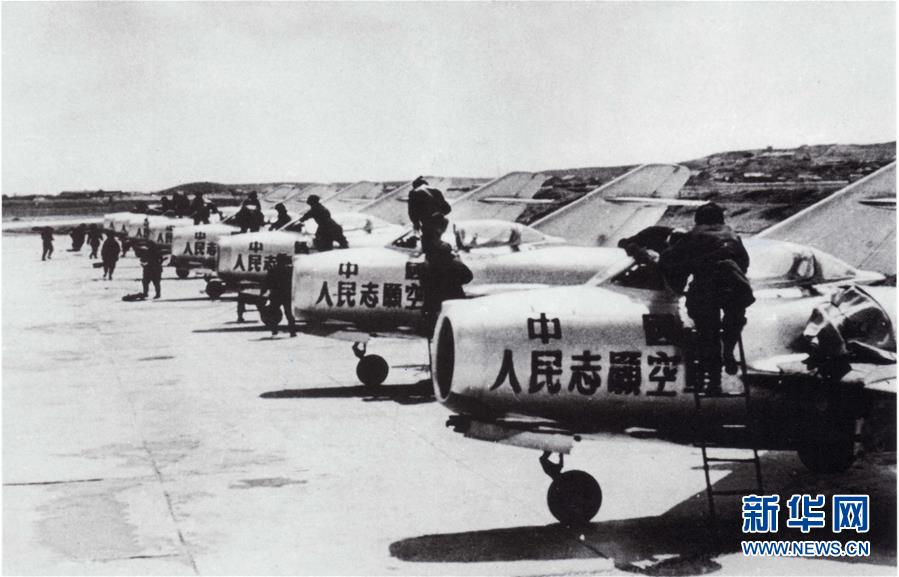 （新華全媒頭條&middot;人民空軍70年&middot;圖文互動(dòng)）（3）陽光照耀奮飛的航程&mdash;&mdash;黨中央、中央軍委和習(xí)主席關(guān)心人民空軍建設(shè)發(fā)展紀(jì)實(shí)