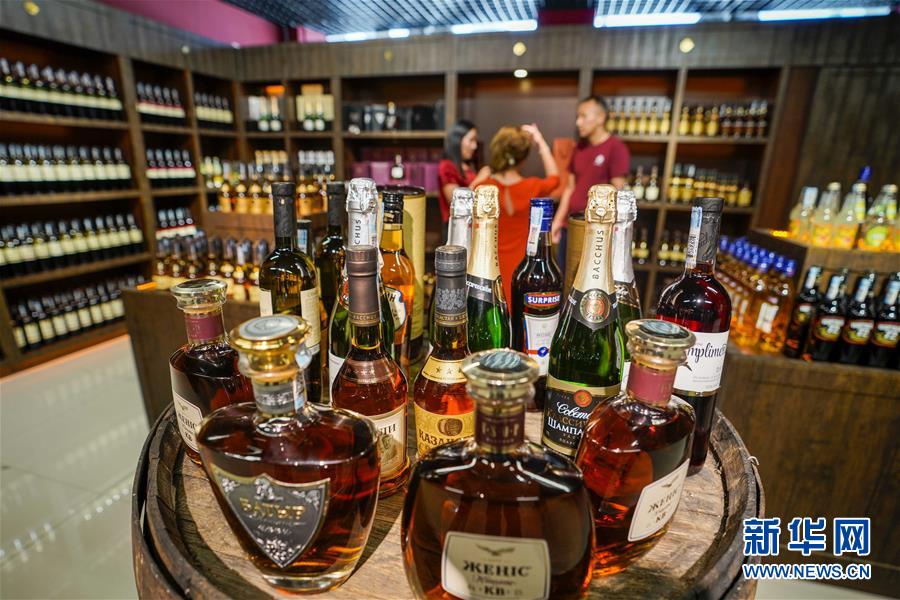 （在習(xí)近平新時(shí)代中國(guó)特色社會(huì)主義思想指引下&mdash;&mdash;新時(shí)代新作為新篇章&middot;總書(shū)記關(guān)切開(kāi)放事&middot;圖文互動(dòng)）（4）開(kāi)放，讓迢迢邊關(guān)擁有穩(wěn)穩(wěn)幸福&mdash;&mdash;來(lái)自內(nèi)陸沿邊開(kāi)放小城的故事