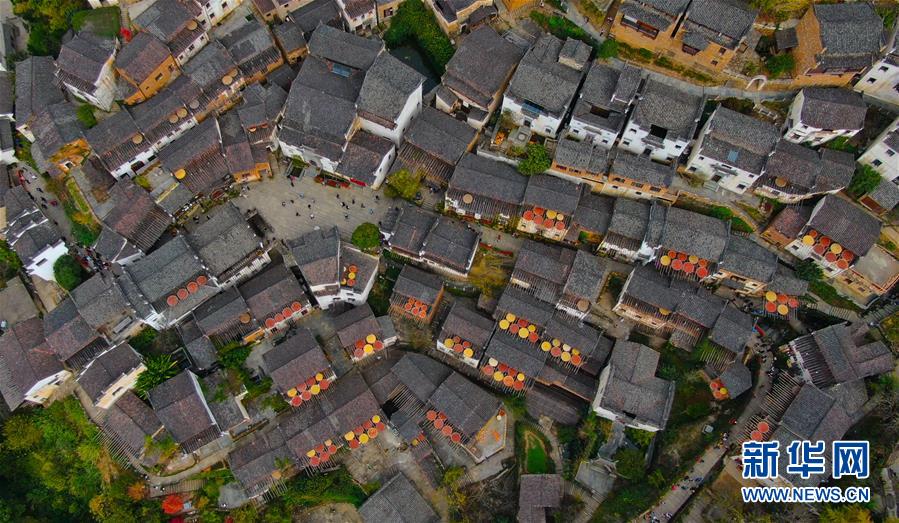 （圖文互動）（1）鄉(xiāng)村攝影師、鄉(xiāng)村&ldquo;模特&rdquo;、民宿店主&mdash;&mdash;鄉(xiāng)村旅游推動婺源農(nóng)民生活方式發(fā)生新變化