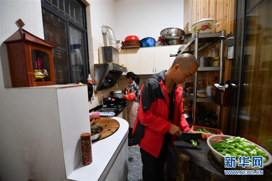 （圖文互動）（8）鄉(xiāng)村攝影師、鄉(xiāng)村&ldquo;模特&rdquo;、民宿店主&mdash;&mdash;鄉(xiāng)村旅游推動婺源農(nóng)民生活方式發(fā)生新變化