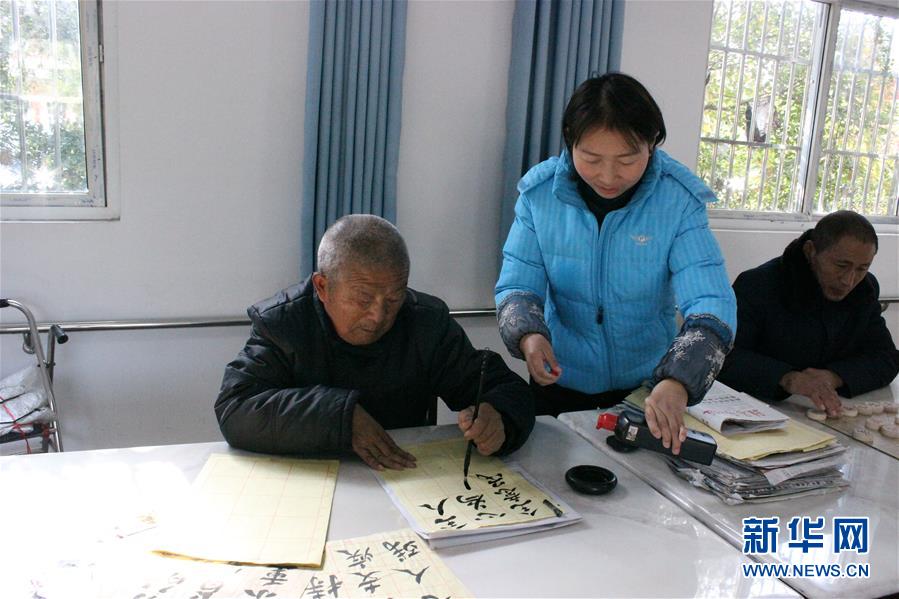 （在習(xí)近平新時(shí)代中國(guó)特色社會(huì)主義思想指引下——新時(shí)代新作為新篇章·總書記關(guān)切脫貧事·圖文互動(dòng)）（3）醫(yī)療扶貧，照亮貧困家庭的明天