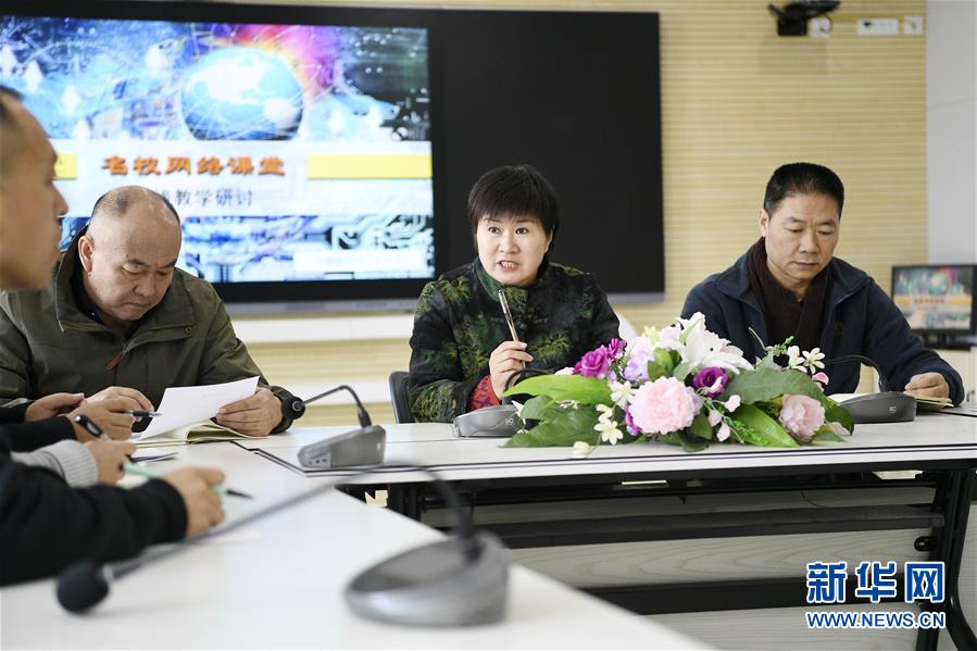 (兩會(huì)·圖片故事)(6)全國(guó)人大代表馬恒燕:讓城鄉(xiāng)學(xué)生共享“互聯(lián)網(wǎng)+教育”優(yōu)質(zhì)資源