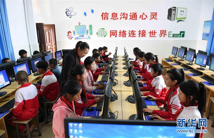 （新華全媒頭條&middot;圖文互動(dòng)）（8）上下同心再出發(fā)&mdash;&mdash;習(xí)近平總書記同出席2019年全國兩會(huì)人大代表、政協(xié)委員共商國是紀(jì)實(shí)