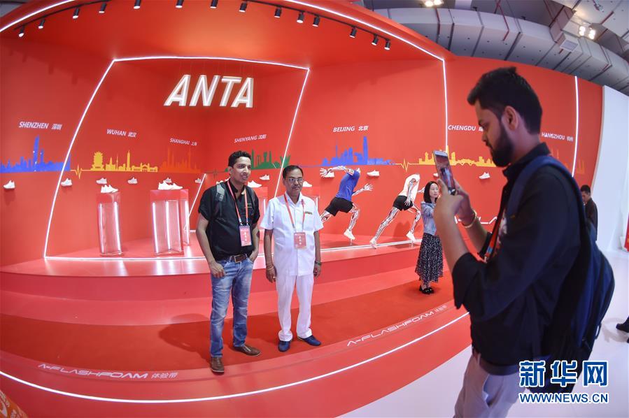 （新華全媒頭條&middot;圖文互動(dòng)）（9）上下同心再出發(fā)&mdash;&mdash;習(xí)近平總書記同出席2019年全國兩會(huì)人大代表、政協(xié)委員共商國是紀(jì)實(shí)