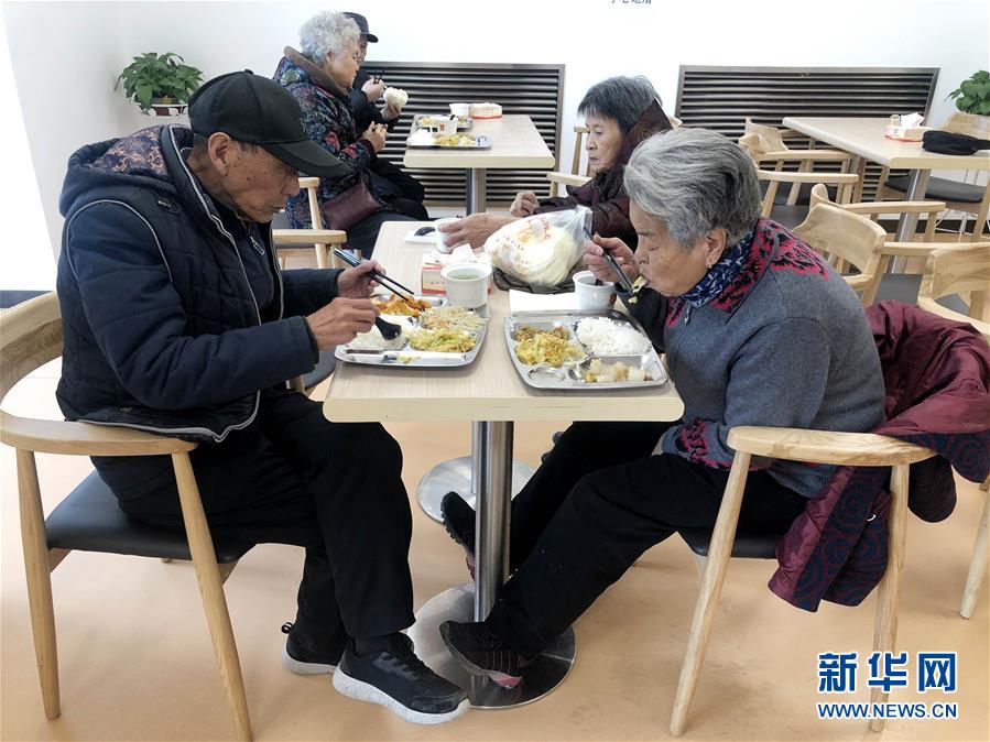 （四中全會精神在基層·圖文互動）撬動社會力量，青海西寧打造養(yǎng)老高地惠民生