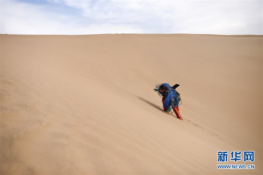 （新春走基層&middot;圖文互動(dòng)）（3）寒冬里，&ldquo;沙漠玫瑰&rdquo;猶自綻放