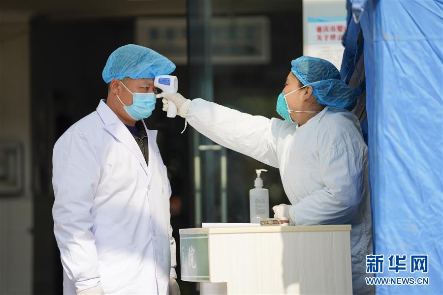 (聚焦疫情防控·圖文互動)(5)一對抗疫夫妻的“一線連軸轉(zhuǎn)”