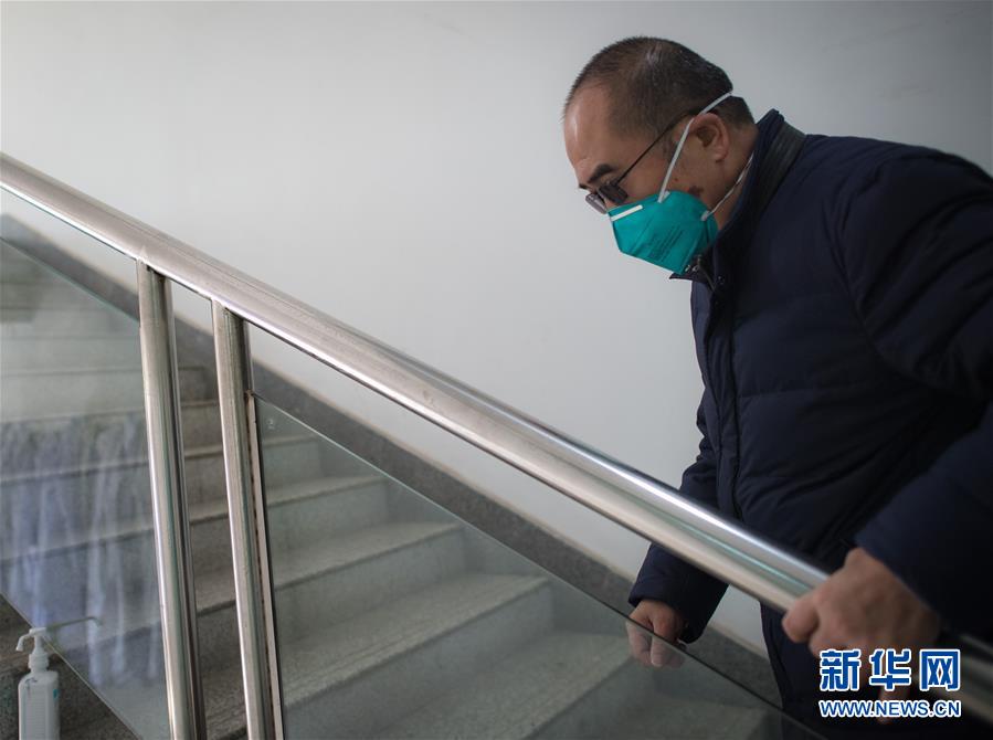 （新華全媒頭條&middot;聚焦疫情防控&middot;圖文互動(dòng)）（11）拼漸凍生命 與疫魔競(jìng)速&mdash;&mdash;記疫情&ldquo;風(fēng)暴眼&rdquo;中武漢金銀潭醫(yī)院院長(zhǎng)張定宇