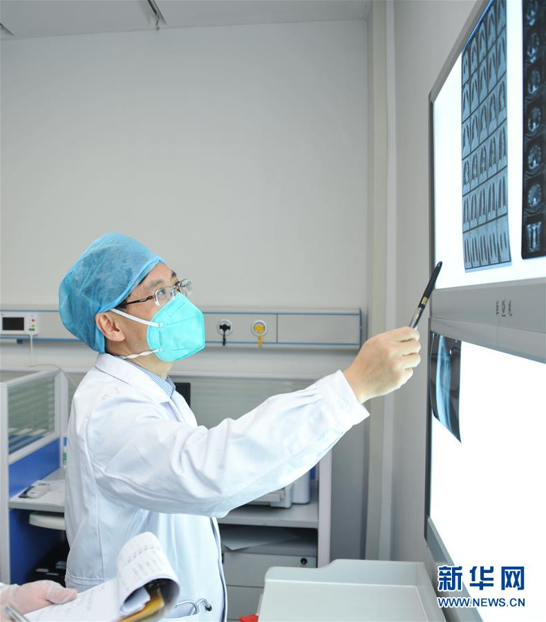 （新華全媒頭條&middot;圖文互動）（6）戰(zhàn)紅區(qū)！&mdash;&mdash;發(fā)生在武漢抗疫隔離病房內(nèi)的故事