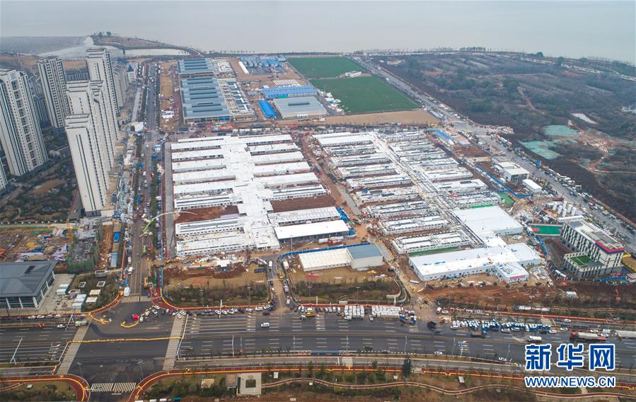 （新華全媒頭條&middot;圖文互動） （4）做好疫情防護(hù) 統(tǒng)籌抓好改革發(fā)展穩(wěn)定各項(xiàng)工作&mdash;&mdash;堅(jiān)決打贏疫情防控阻擊戰(zhàn)系列述評之四