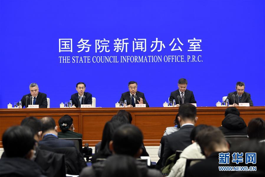 （新華全媒頭條&middot;圖文互動） （8）做好疫情防護(hù) 統(tǒng)籌抓好改革發(fā)展穩(wěn)定各項(xiàng)工作&mdash;&mdash;堅(jiān)決打贏疫情防控阻擊戰(zhàn)系列述評之四