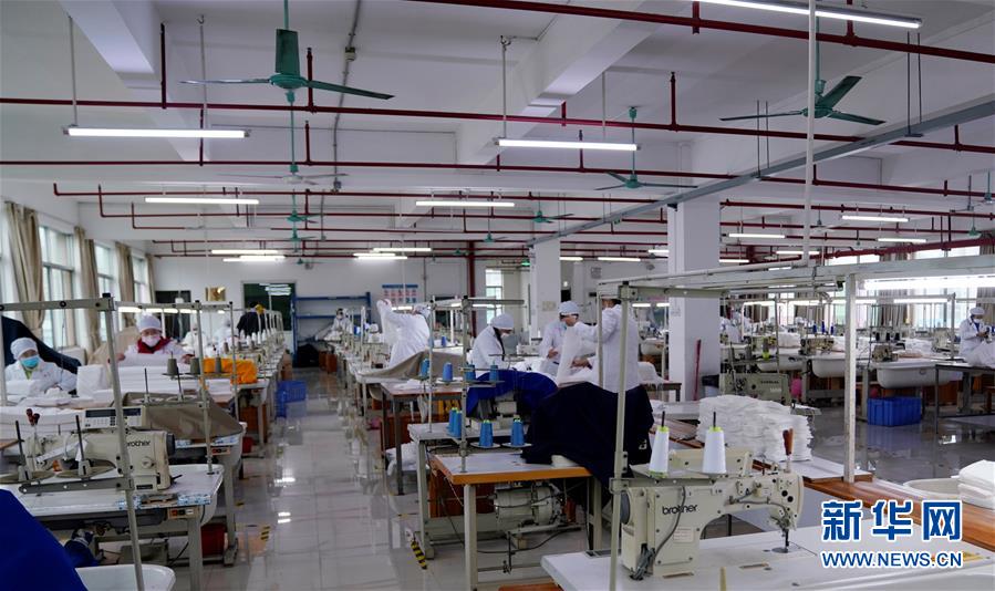 （來自經(jīng)濟(jì)前沿的故事&middot;企業(yè)復(fù)工復(fù)產(chǎn)&middot;圖文互動）（2）堅守生產(chǎn)線就是保護(hù)&ldquo;生命線&rdquo;&mdash;&mdash;廣西部分企業(yè)復(fù)工生產(chǎn)見聞