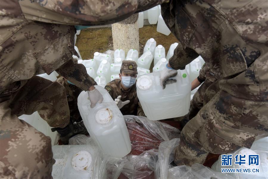(聚焦疫情防控·圖文互動(dòng))(4)邯鄲市愛(ài)國(guó)擁軍聯(lián)合會(huì)為武漢火神山醫(yī)院捐贈(zèng)百噸醫(yī)用消毒原液