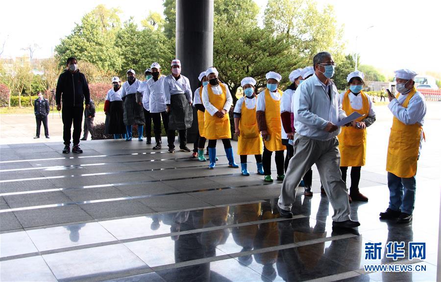 （來自經(jīng)濟前沿的故事&middot;企業(yè)復工復產(chǎn)&middot;圖文互動）（2）看1500多名工人是如何復工的？&mdash;&mdash;湖南郴州一家企業(yè)復工目擊記 