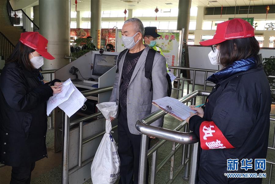 （做好六穩(wěn)工作 應對復雜局面&middot;圖文互動）（3）四川：&ldquo;點對點、一站式&rdquo;送農民工安全返崗