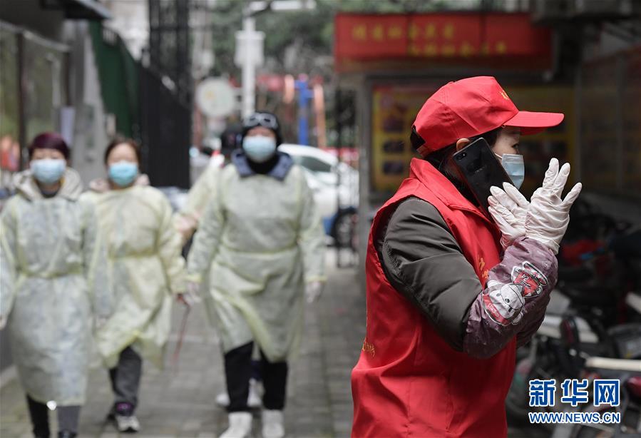 (一線抗疫群英譜·圖文互動(dòng))(1)“居民的小事就是我的大事”—— 武漢一位社區(qū)女干部速寫(xiě)