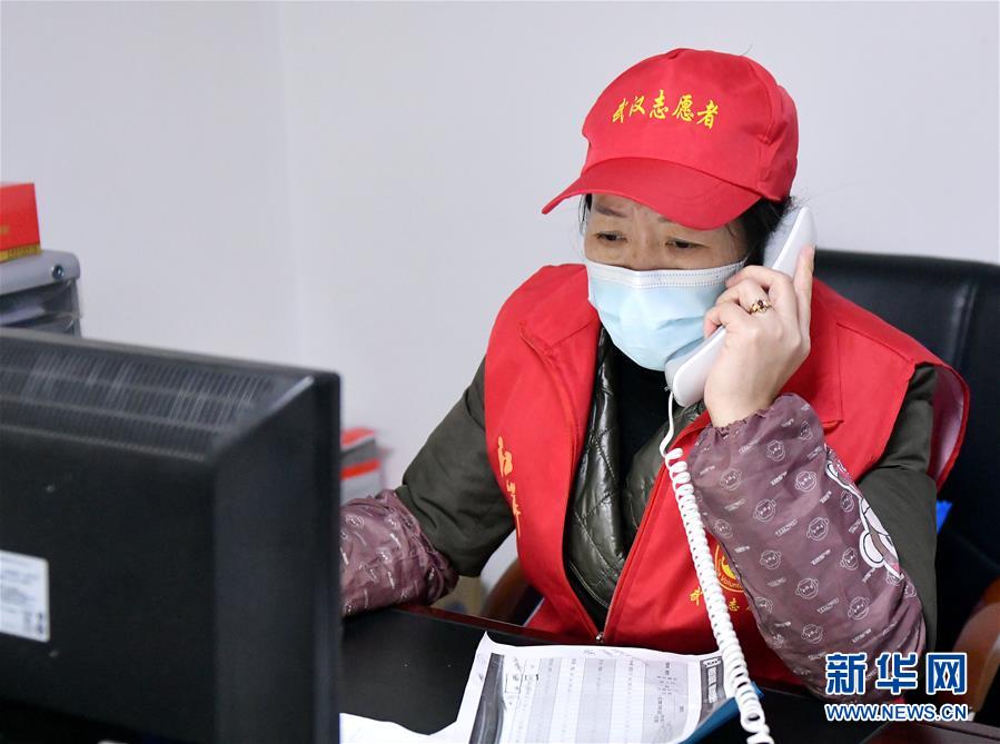 (一線抗疫群英譜·圖文互動(dòng))(2)“居民的小事就是我的大事”—— 武漢一位社區(qū)女干部速寫(xiě)