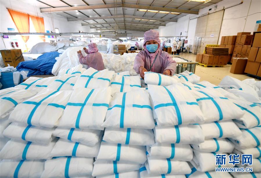 （聚焦疫情防控&middot;圖文互動）（5）我們能多產一件，前方就少一份風險&mdash;&mdash;醫(yī)用防護服&ldquo;河北制造&rdquo;緊急&ldquo;起飛&rdquo;記