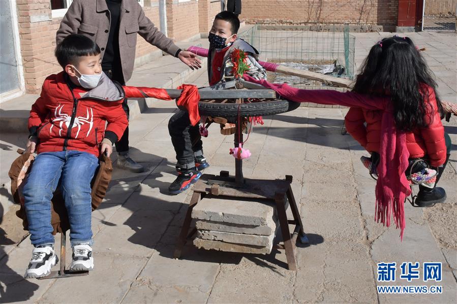 （圖文互動(dòng)）&ldquo;宅&rdquo;出新境界！內(nèi)蒙古一農(nóng)民在家里造出游樂場(chǎng)