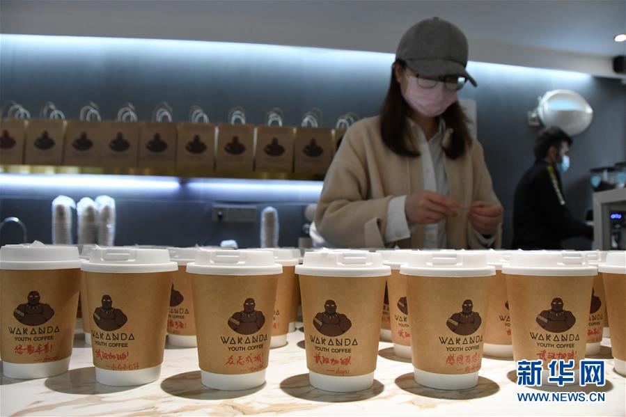 （新華全媒頭條&middot;圖文互動）（3）守望相助，堅忍不拔&mdash;&mdash;致敬武漢戰(zhàn)&ldquo;疫&rdquo;中千千萬萬個平凡英雄