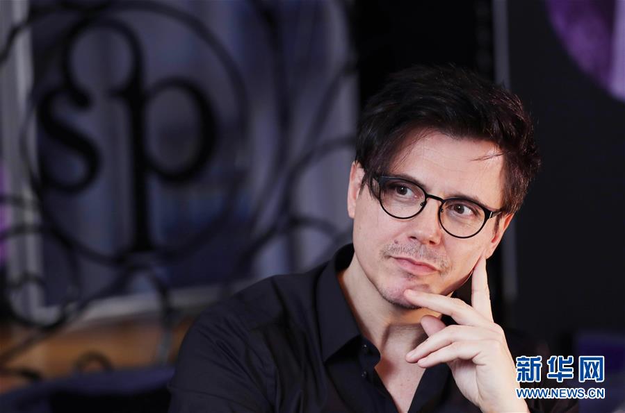 （國際&middot;圖文互動）（3）通訊：手牽手，我們共同驅散陰霾&mdash;&mdash;法國音樂人創(chuàng)作抗疫歌曲背后的故事