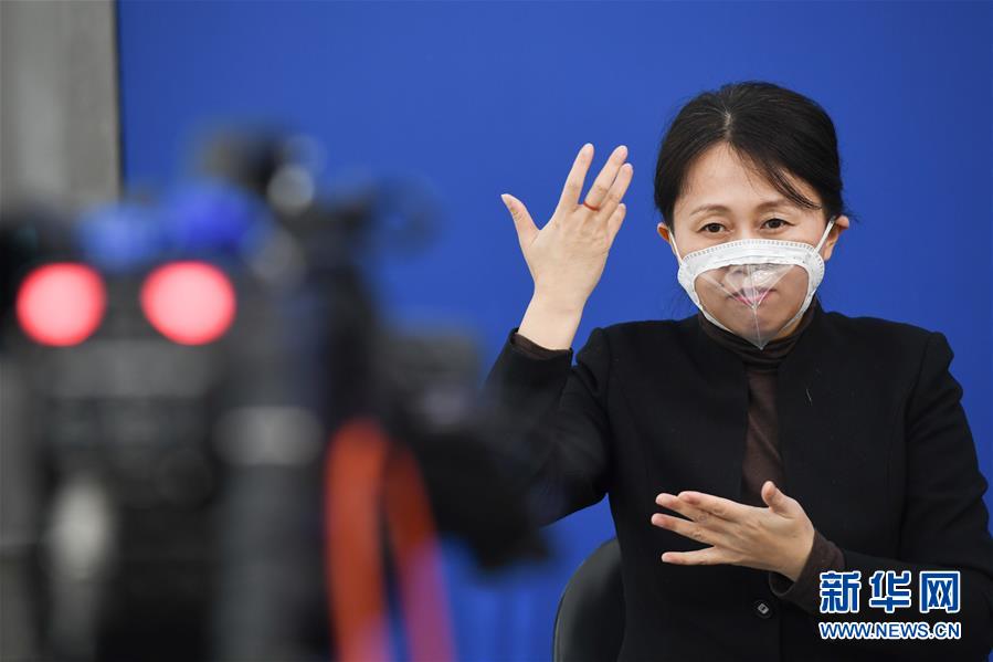 （圖文互動）（2）一個&ldquo;透明口罩&rdquo;的故事&mdash;&mdash;手語播報員冷新雪的&ldquo;無聲關愛&rdquo;