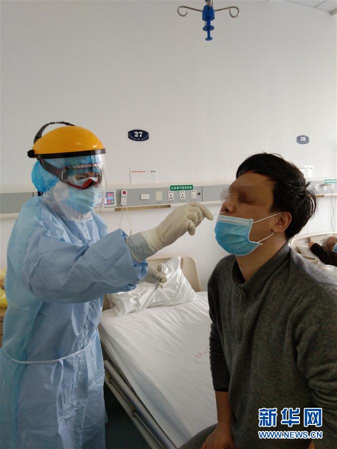 （在習(xí)近平新時(shí)代中國特色社會主義思想指引下&mdash;&mdash;新時(shí)代新作為新篇章&middot;習(xí)近平總書記關(guān)切事&middot;圖文互動）（1）口罩擋不住你的美&mdash;&mdash;戰(zhàn)&ldquo;疫&rdquo;一線巾幗掠影