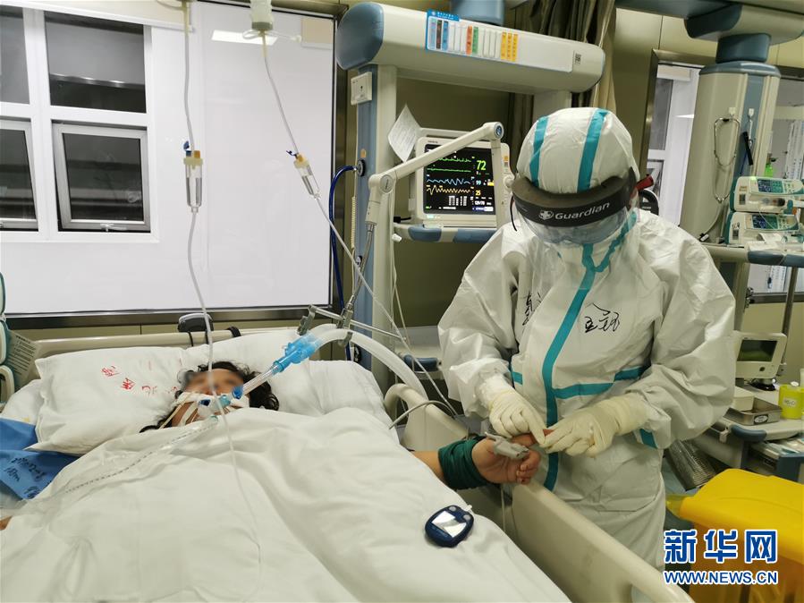 （一線抗疫群英譜&middot;圖文互動(dòng)）（2）生命之光，溫暖&ldquo;無(wú)面之交&rdquo;&mdash;&mdash;記抗疫一線重癥監(jiān)護(hù)室90后護(hù)士金鈺 