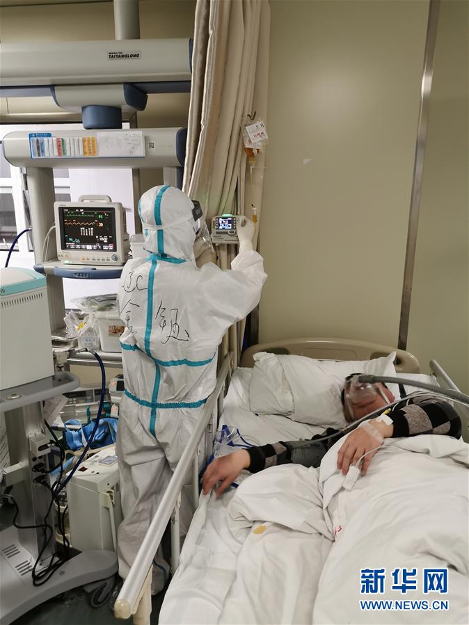 （一線抗疫群英譜&middot;圖文互動(dòng)）（4）生命之光，溫暖&ldquo;無(wú)面之交&rdquo;&mdash;&mdash;記抗疫一線重癥監(jiān)護(hù)室90后護(hù)士金鈺 