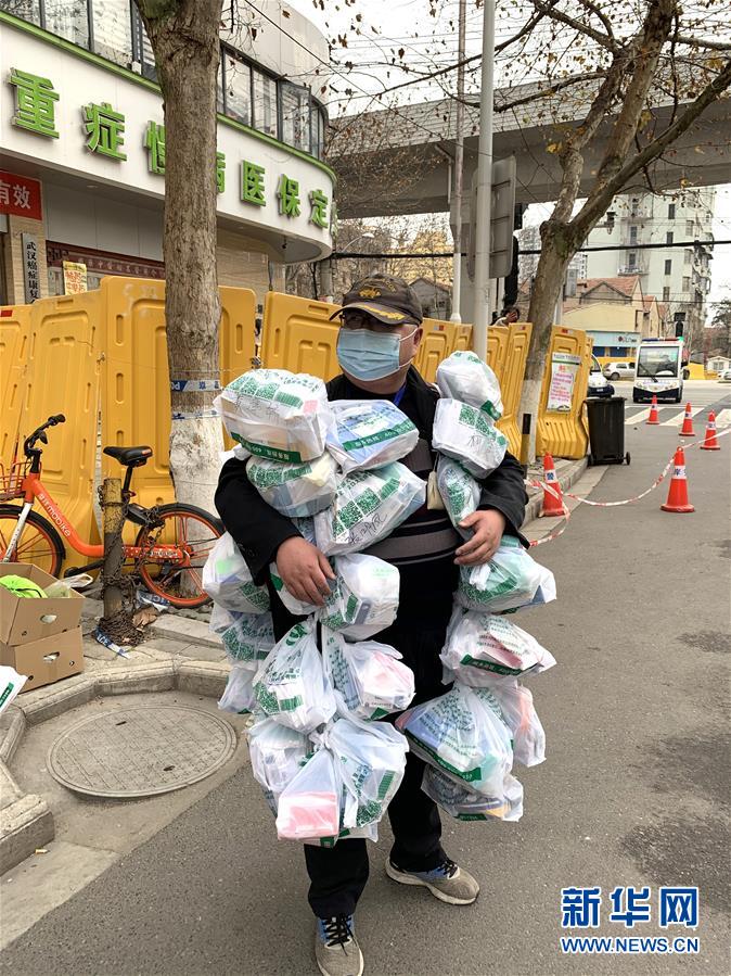 （新華全媒頭條·圖文互動）（8）一鼓作氣，不勝不休！——寫在疫情防控阻擊戰(zhàn)的關鍵時刻