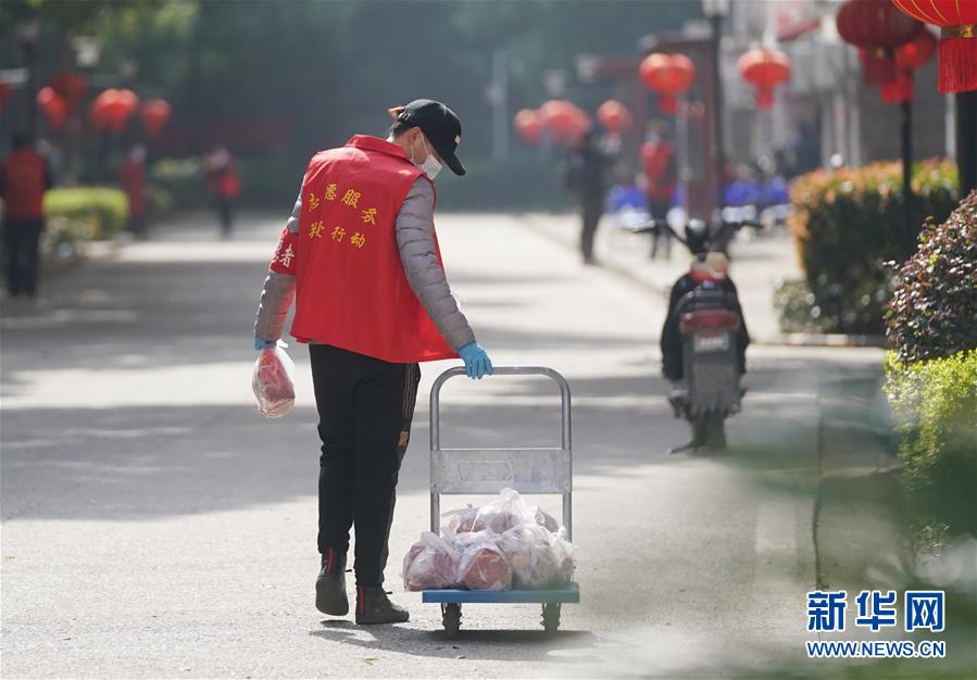 （新華全媒頭條·圖文互動）（11）一鼓作氣，不勝不休！——寫在疫情防控阻擊戰(zhàn)的關鍵時刻