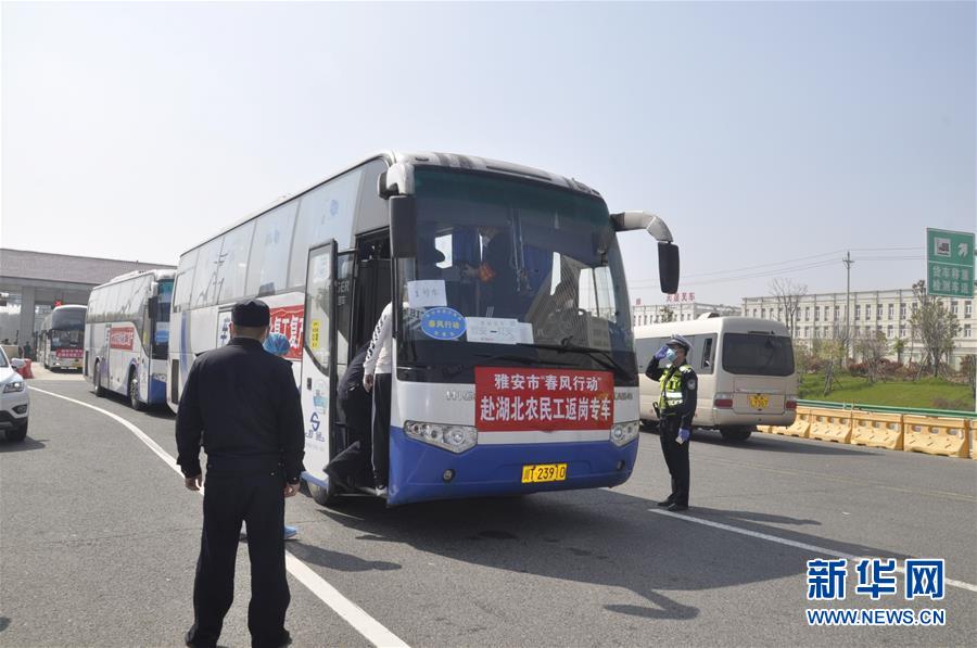 （中國(guó)經(jīng)濟(jì)新觀察&middot;圖文互動(dòng)）（1）超1億農(nóng)民工返崗！&mdash;&mdash;穩(wěn)就業(yè)硬舉措助外來(lái)務(wù)工人員&ldquo;有活干&rdquo;&ldquo;有錢(qián)賺&rdquo;