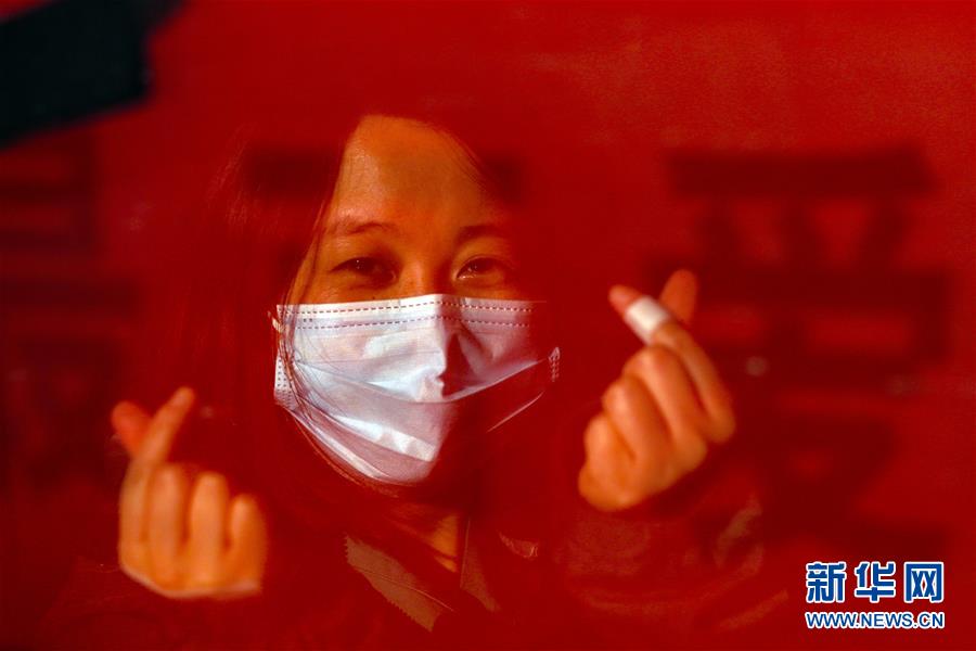 （新華全媒頭條&middot;圖文互動）（5）最美逆行者，武漢永遠記得你！&mdash;&mdash;首批援鄂醫(yī)療隊返程紀實