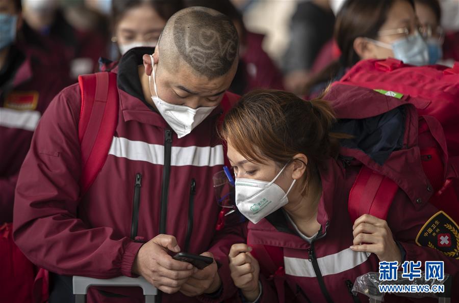 （新華全媒頭條&middot;圖文互動）（9）最美逆行者，武漢永遠記得你！&mdash;&mdash;首批援鄂醫(yī)療隊返程紀實