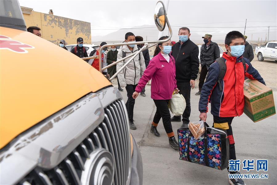 (圖文互動(dòng))(2)兩代帕米爾高原牧民的上學(xué)路